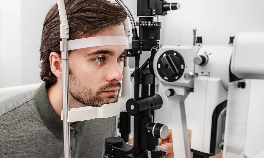 W jaki sposób konsultacje okulistyczne wspierają dobór korekcji wzroku?