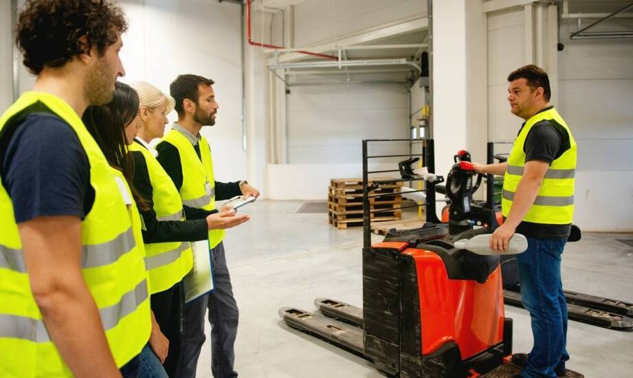 Znaczenie egzaminu UDT dla przyszłych operatorów wózków jezdniowych