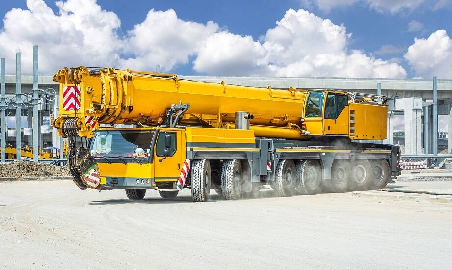 Dźwigi w Wolsztynie na placach budowy – jakie zastosowania są najczęstsze?