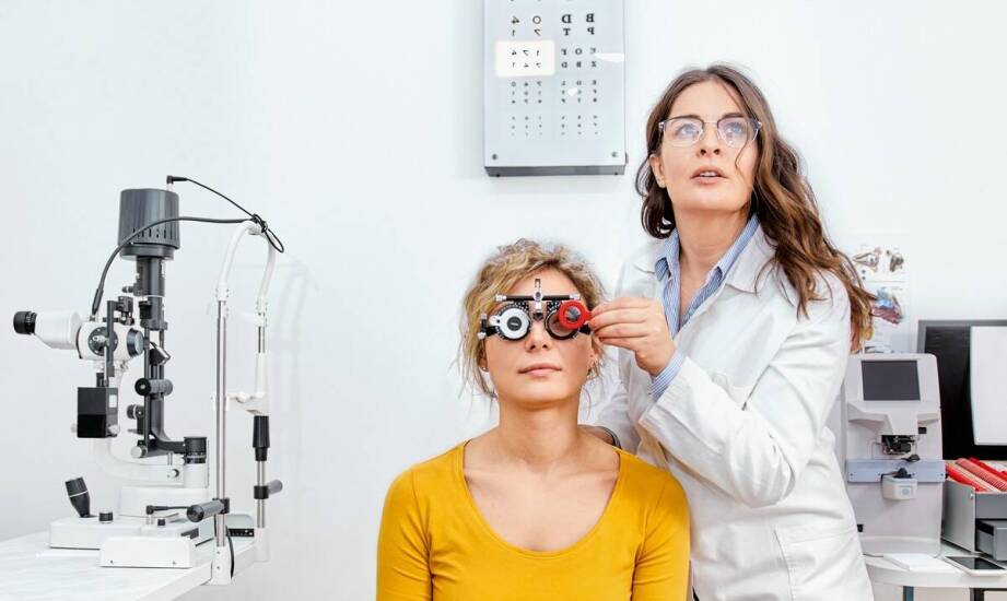 Poradnia okulistyczna: jak dbać o oczy w dobie cyfrowej technologii?