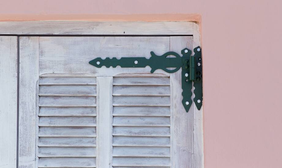 Holzflügeljalousien – die ideale Lösung für den mediterranen Stil