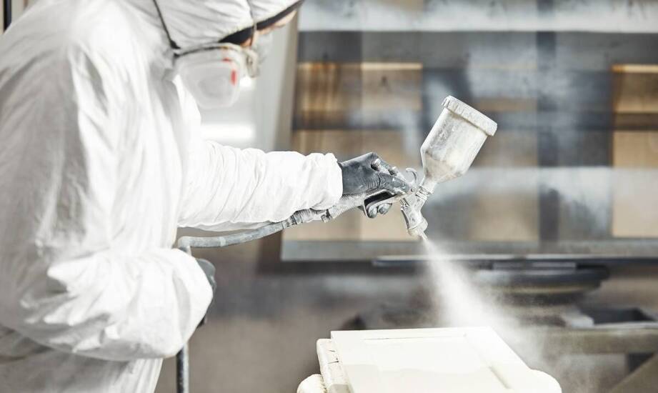 Jak natryskowe laminowanie wspiera ekologiczne rozwiązania w produkcji wanien?