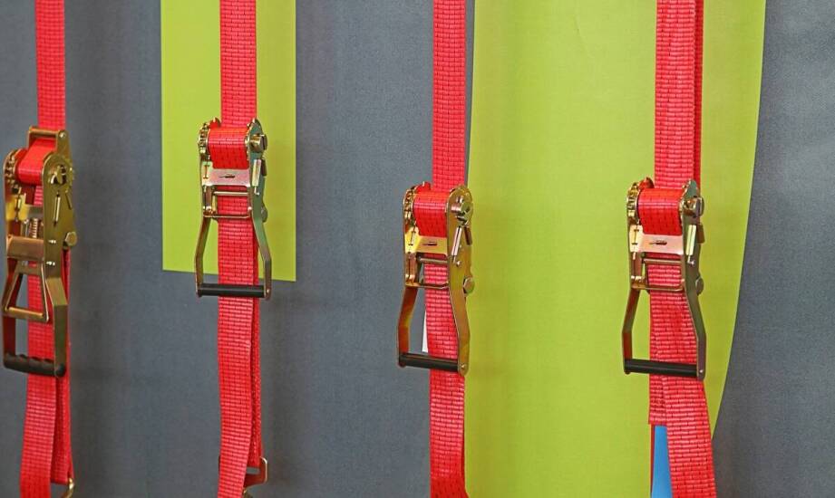 Jakie materiały zapewniają najlepszą trwałość mocujących pasów?