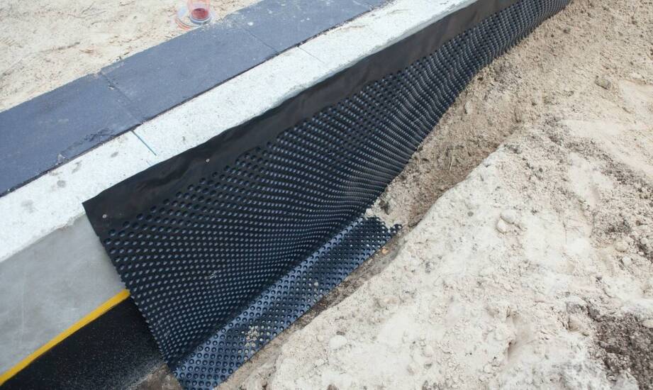 Einfluss von Dränmatte auf die Haltbarkeit von Gehwegen in Parks