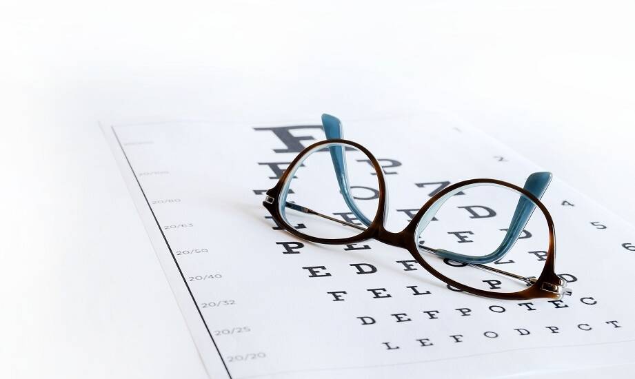 Jakie są korzyści z używania tablic do bliży w gabinetach optometrycznych?