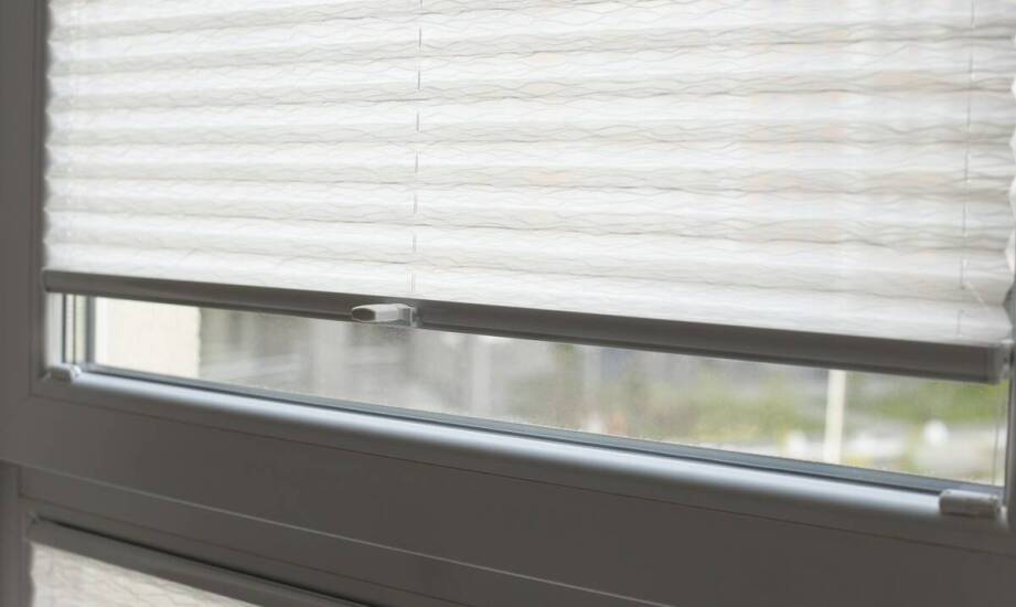 Innowacyjne mechanizmy plis – co warto wiedzieć przed zakupem?