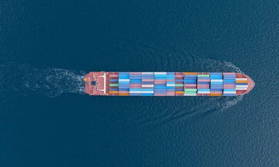 Jak morski transport wpływa na zrównoważony rozwój w międzynarodowej spedycji?