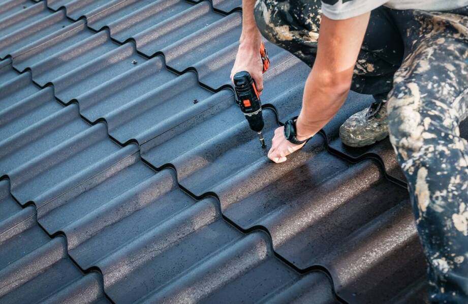 Montaż dachu z blachy: na co zwrócić uwagę?