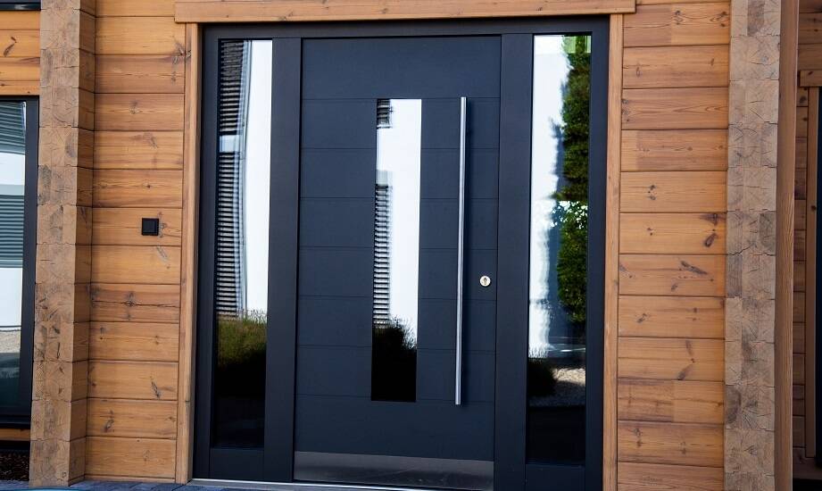 Drzwi wejściowe z montażem: kluczowe aspekty dla mieszkańców w Warszawie