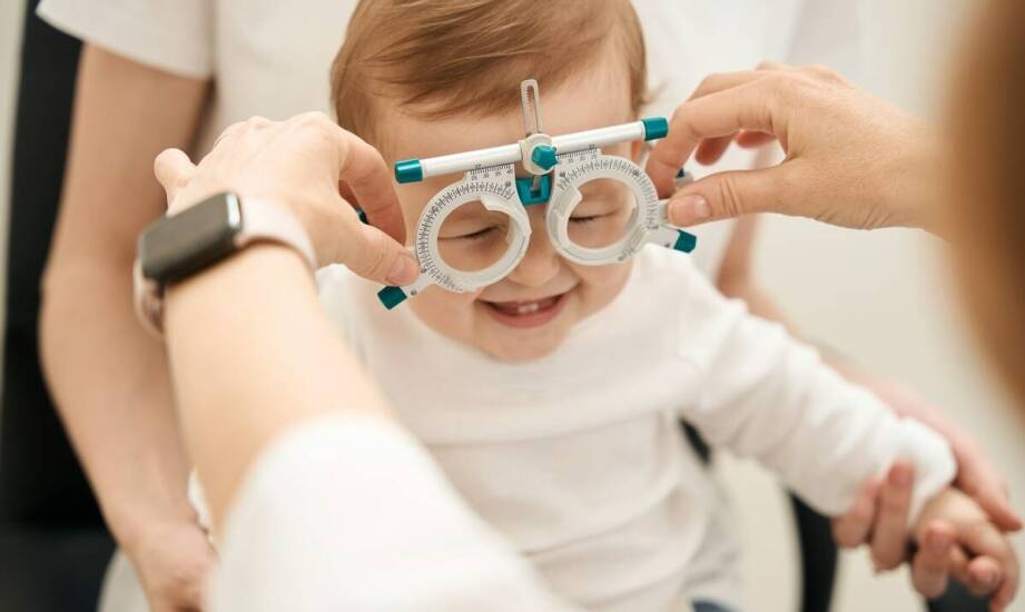 Dlaczego odporne na zarysowania soczewki są idealne dla dzieci?