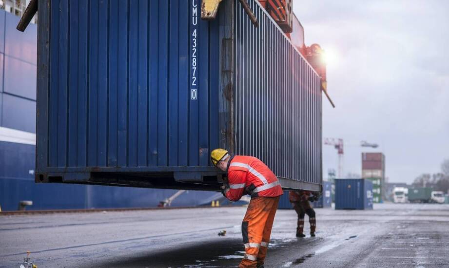 Jak bezpieczeństwo ładunków jest zapewniane podczas międzynarodowego transportu?