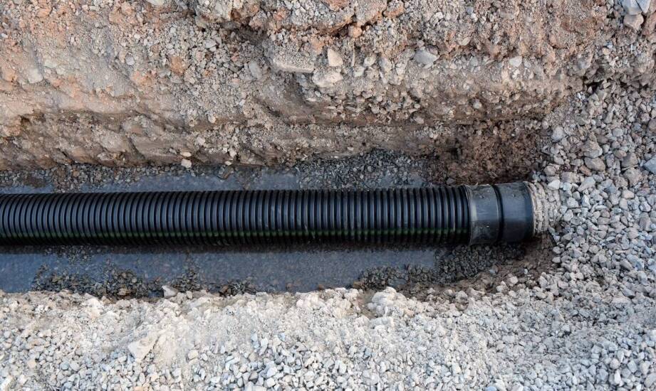 Efektywne odwodnienie miejskich terenów dzięki drenarskiej rurze