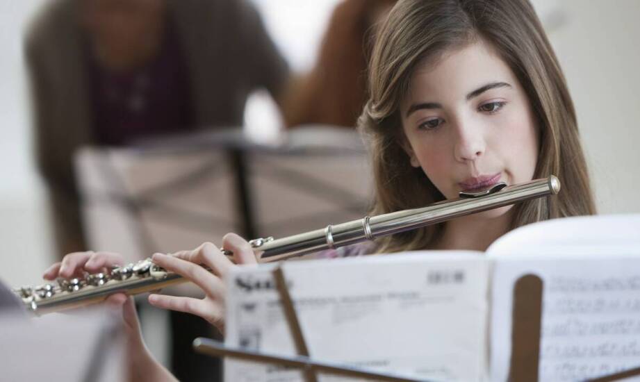 Jakie korzyści przynosi nauka gry na flecie dla młodych muzyków?