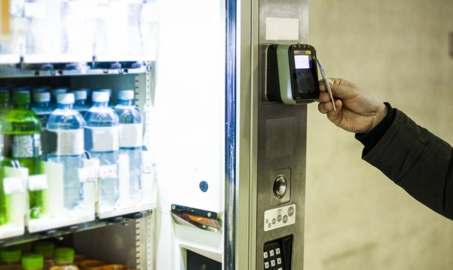 Jakie produkty najlepiej sprzedają się w automatach do napojów i przekąsek?
