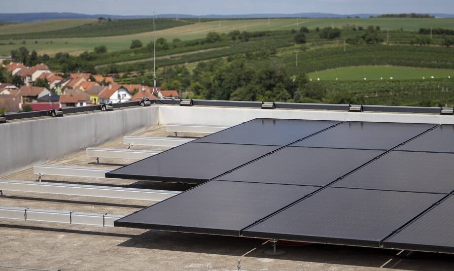 Wpływ technologii fotowoltaicznej na konstrukcję płaskich dachów