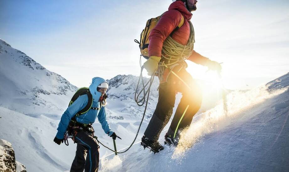 Alpinistyczna praca a działania interwencyjnej grupy w trudnym terenie