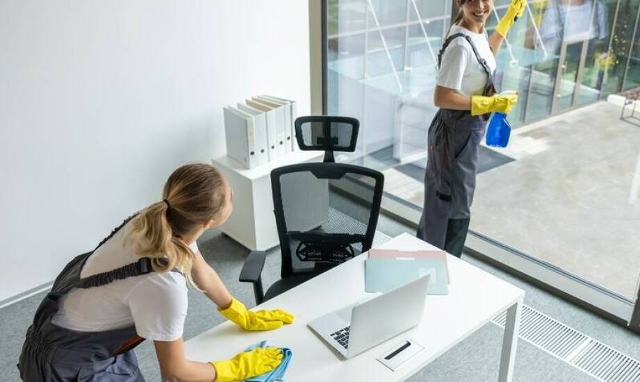 Utrzymanie porządku w socjalnych pomieszczeniach – znaczenie dla firmy