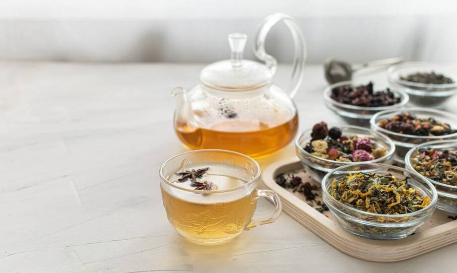 Sklep herbaciany – jak zorganizować degustację dla przyjaciół?