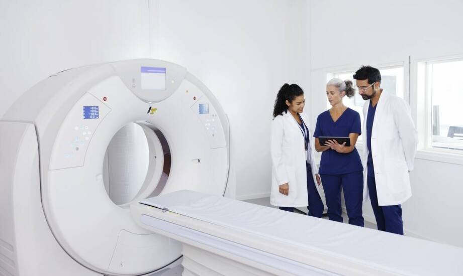 Czy istnieją ograniczenia wiekowe przy wykonywaniu rezonansu magnetycznego dla pracowników?