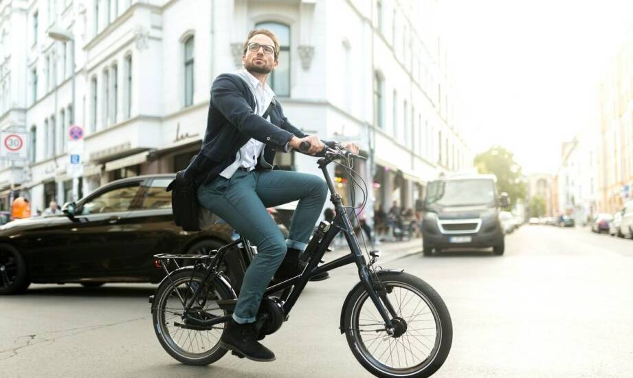 Dlaczego warto zainwestować w elektryczny rower do codziennych podróży?