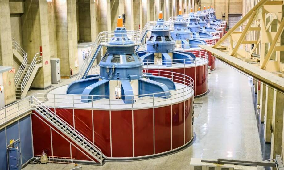 Jak parowe turbiny przyczyniają się do redukcji emisji w elektrociepłowniach?