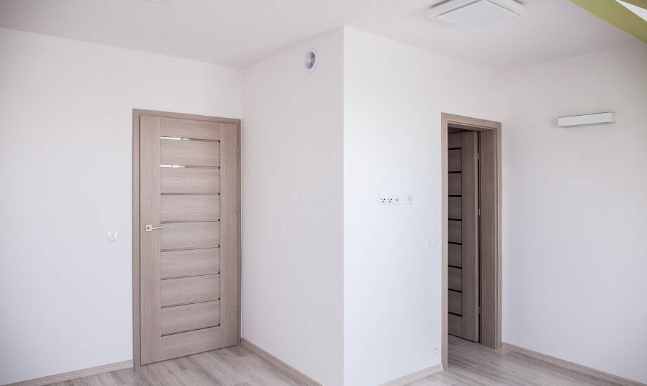 Nowoczesne wzory wewnętrznych drzwi: Co jest modne w tym sezonie?