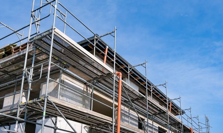 Jak blaty do klinowych rusztowań wpływają na bezpieczeństwo pracy?