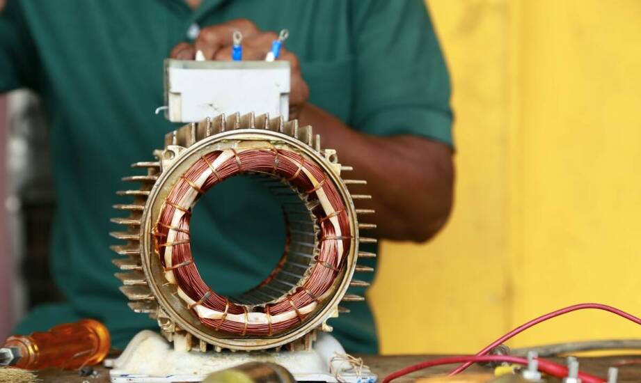 Miedziana blacha: niezastąpiony materiał w produkcji transformatorów