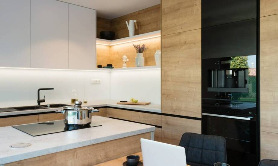 Kuchnie na zamówienie: jak dostosować projekt do potrzeb indywidualnych?