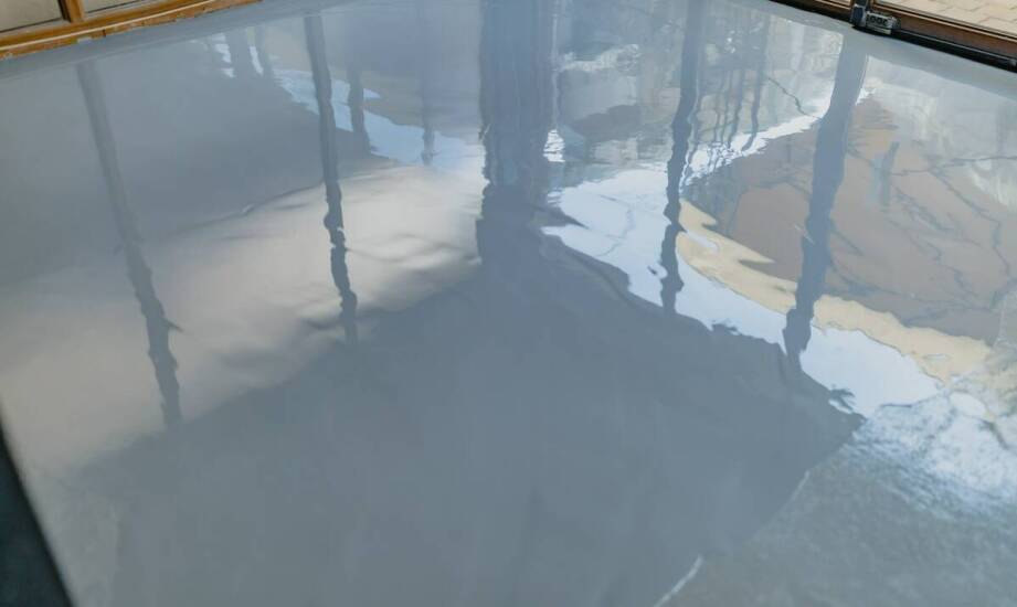 Posadzka z poliuretanowej żywicy – rozwiązanie dla handlowych przestrzeni