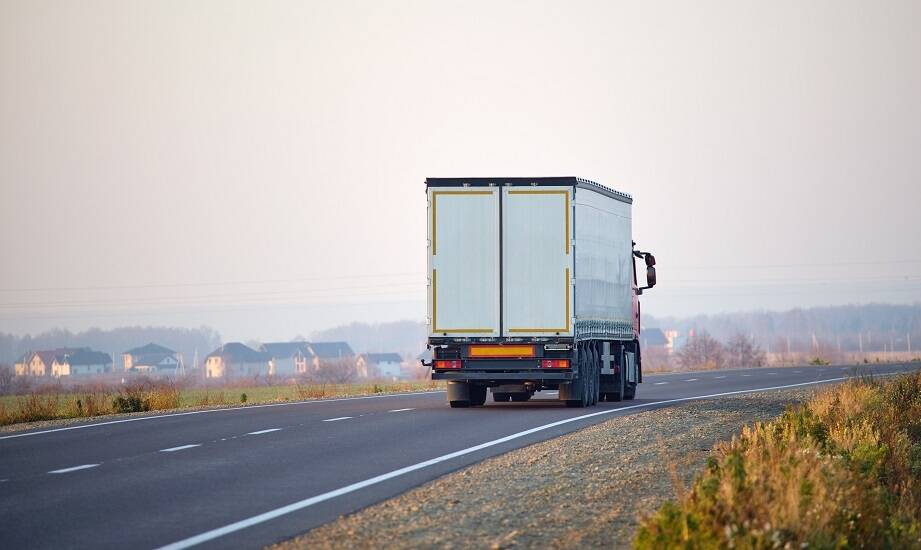 Jakie korzyści przynosi współpraca z firmą oferującą krajowy transport drogowy?