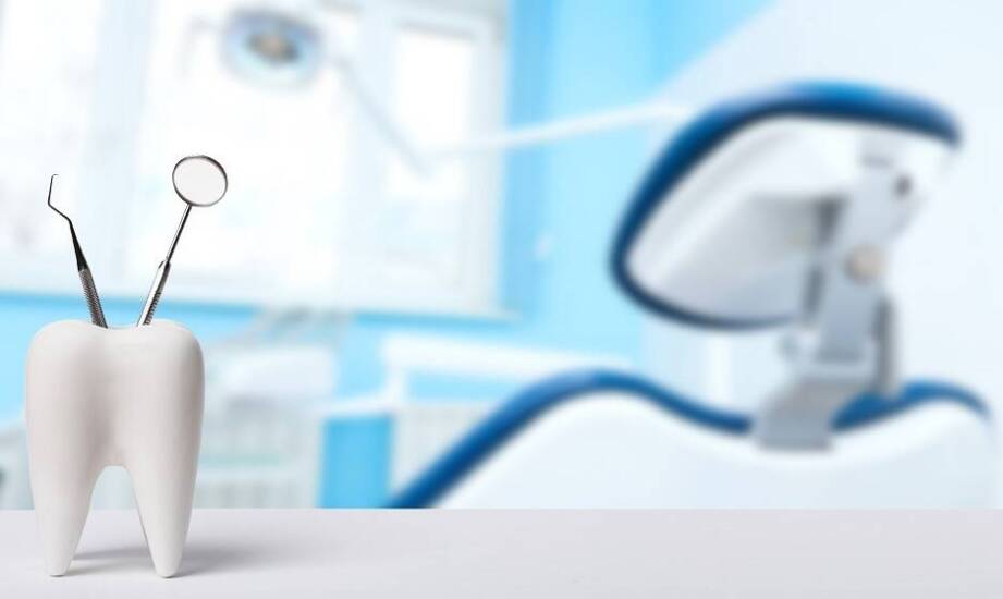 Jakie korzyści przynosi pacjentom leczenie pod mikroskopem?