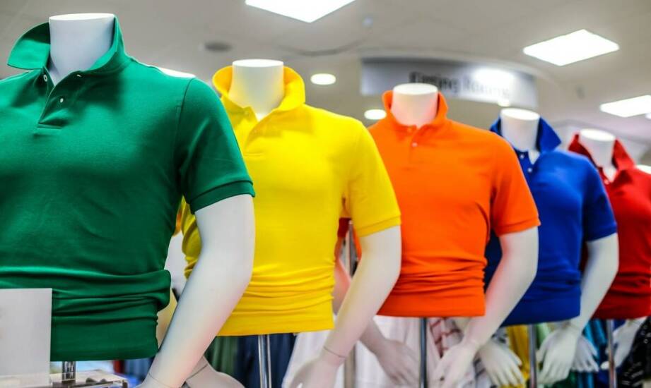 Jak dobrać rozmiary reklamowej odzieży dla różnych grup docelowych?