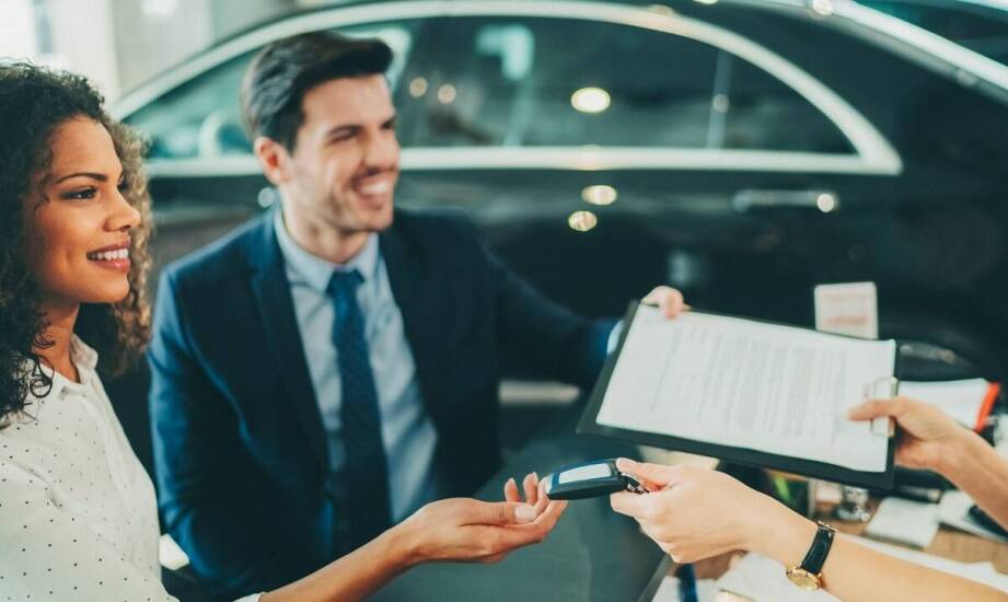 Jak centrum auto zapewnia satysfakcję klienta przy zakupie używanego samochodu?