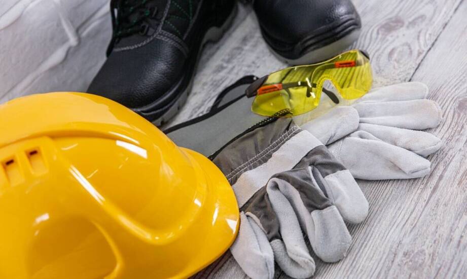 Jakie są najważniejsze kryteria wyboru roboczej odzieży dla różnych zawodów?