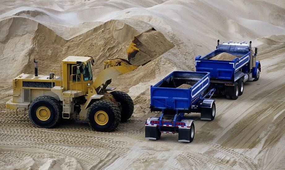 Jakie są najlepsze praktyki w transporcie piasku na placu budowy?