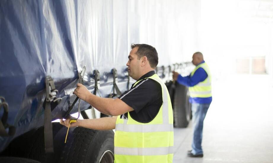 Jakie są najważniejsze aspekty zabezpieczania ładunków w transporcie?