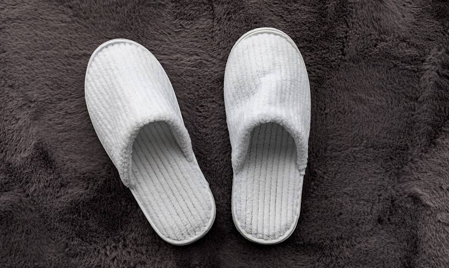 Jakie damskie kapcie wybrać do domowego biura?