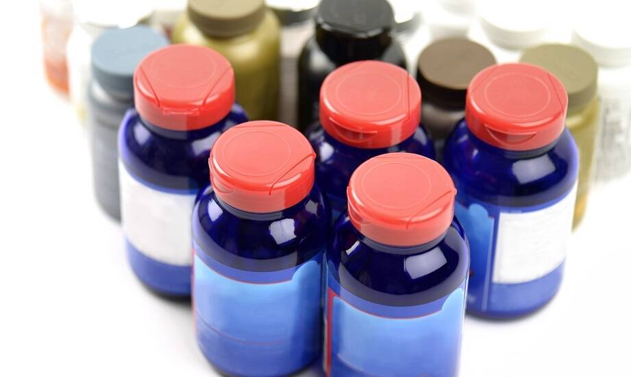 Jak apteczne butelki wpływają na trwałość przechowywanych substancji?