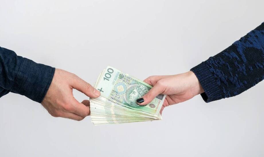 Jakie formalności należy spełnić przy pieniężnej umowie darowizny?