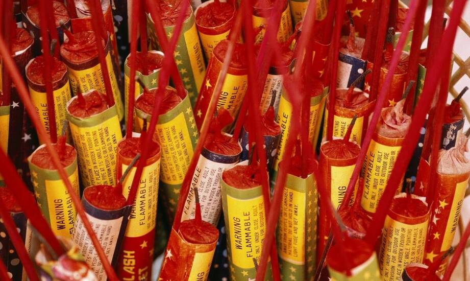 Jakie są różnice między hukowymi petardami a innymi produktami pirotechnicznymi?