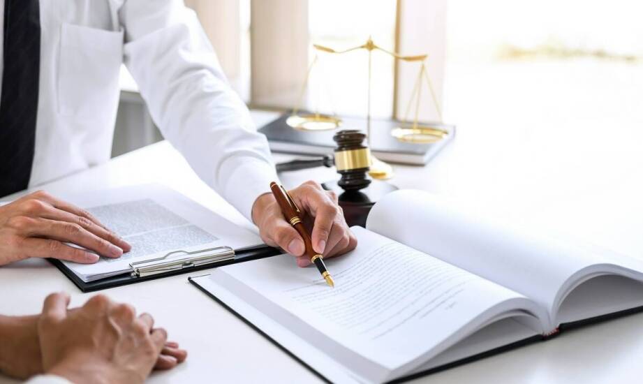 Jakie korzyści płyną z weryfikacji tłumaczeń przez przysięgłego tłumacza?