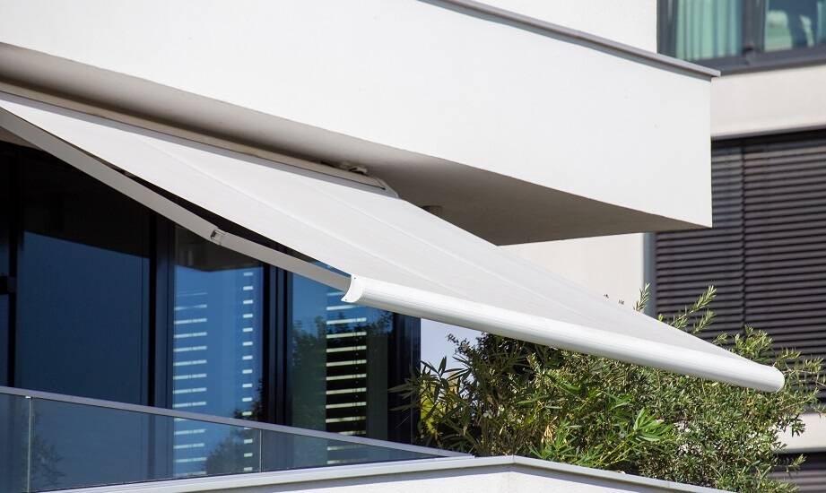 Zadaszenia balkonów i tarasów – ochrona przed deszczem i słońcem