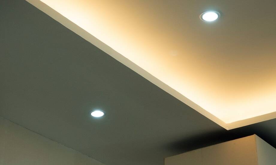 Znaczenie oświetlenia w projektach realizowanych przez projektantów wnętrz mieszkań