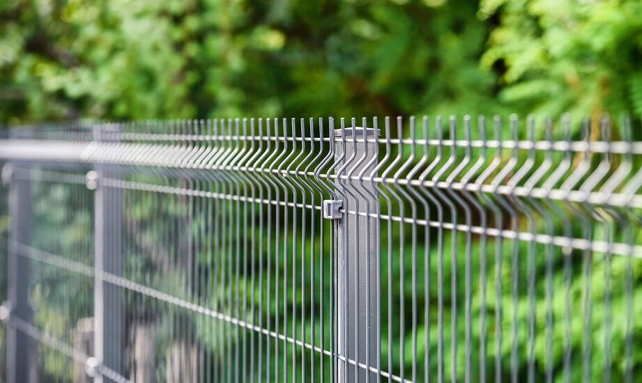 Nowoczesne rozwiązania w aluminiowych ogrodzeniach dla jednorodzinnych domów