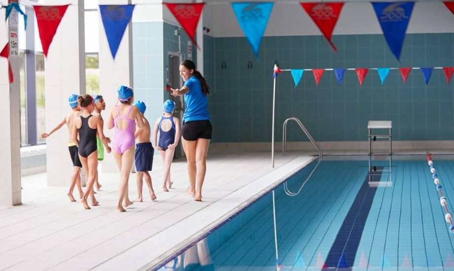 Rola profesjonalnych instruktorów w nauce pływania w Warszawie
