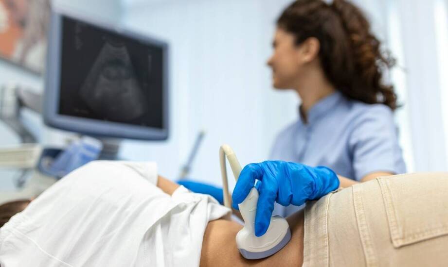 Jak usg brzucha pomaga w diagnozie wymiotów i nudności?