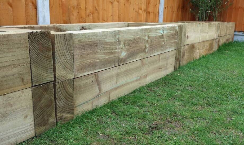 Wpływ drewnianych ogrodowych obrzeży na mikroklimat wokół roślin