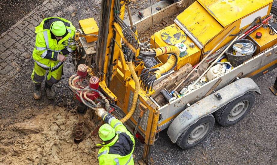 Jak horyzontalne wiertnice wpływają na bezpieczeństwo pracy na budowie?