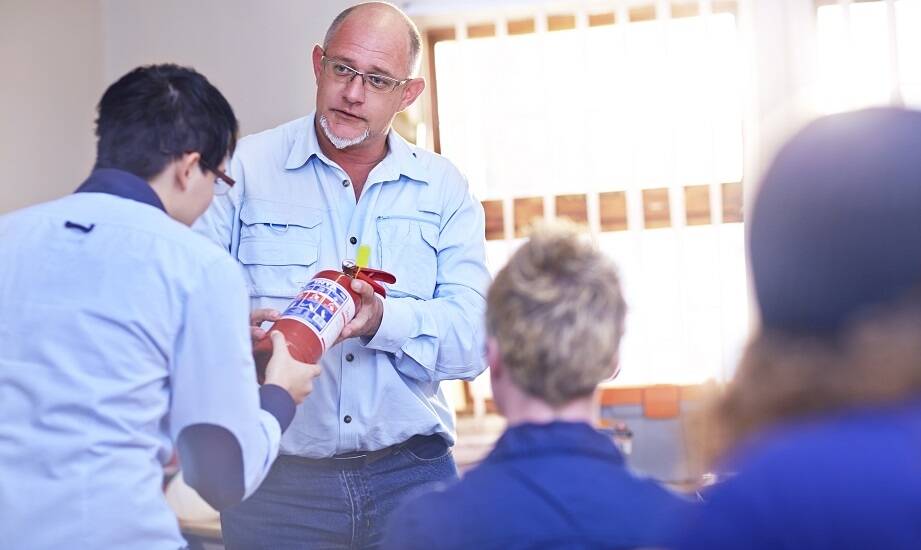 Jak szkolenia BHP pomagają w zarządzaniu ryzykiem w firmie?